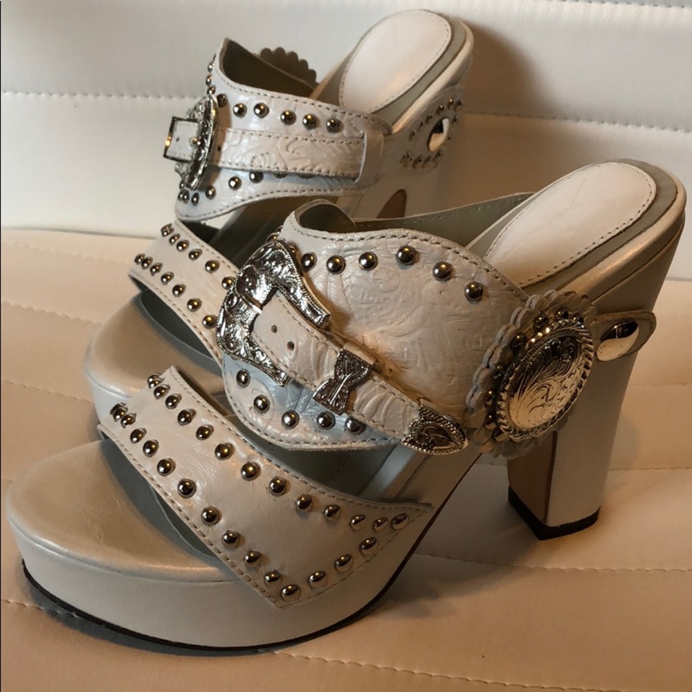 🔆Brand New🔆 YKnot “Take Me Away” White heels